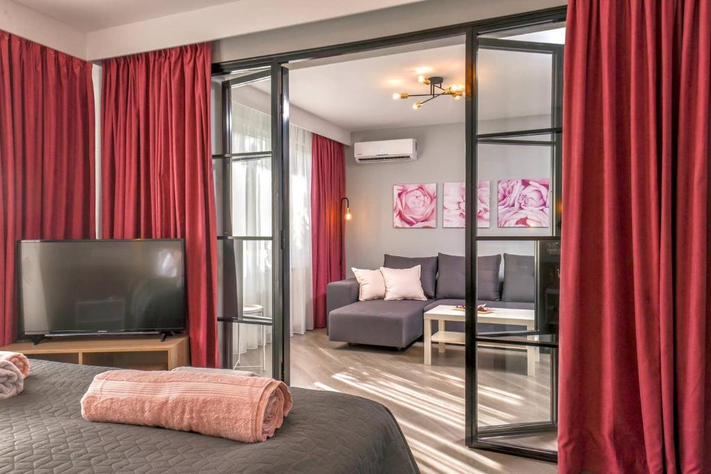 ROSÉ one bedroom designer apartment in city centre by Flat Mаnager — photo 1