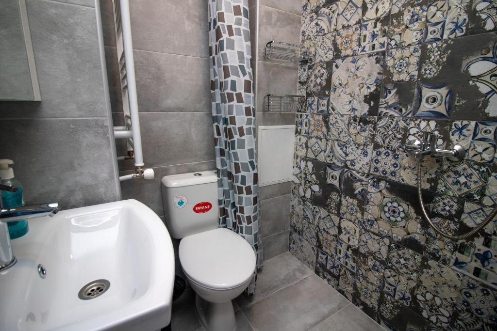 Mountain View Apartment 1 + Parking photo 3