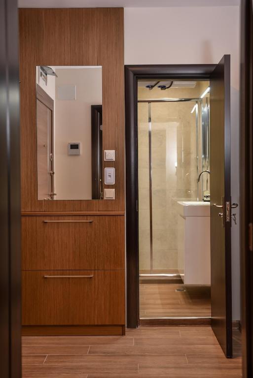 Stylish 1BD Flat with Elevator & AC - Heart of Sofia by Flat Mаnager photo 3