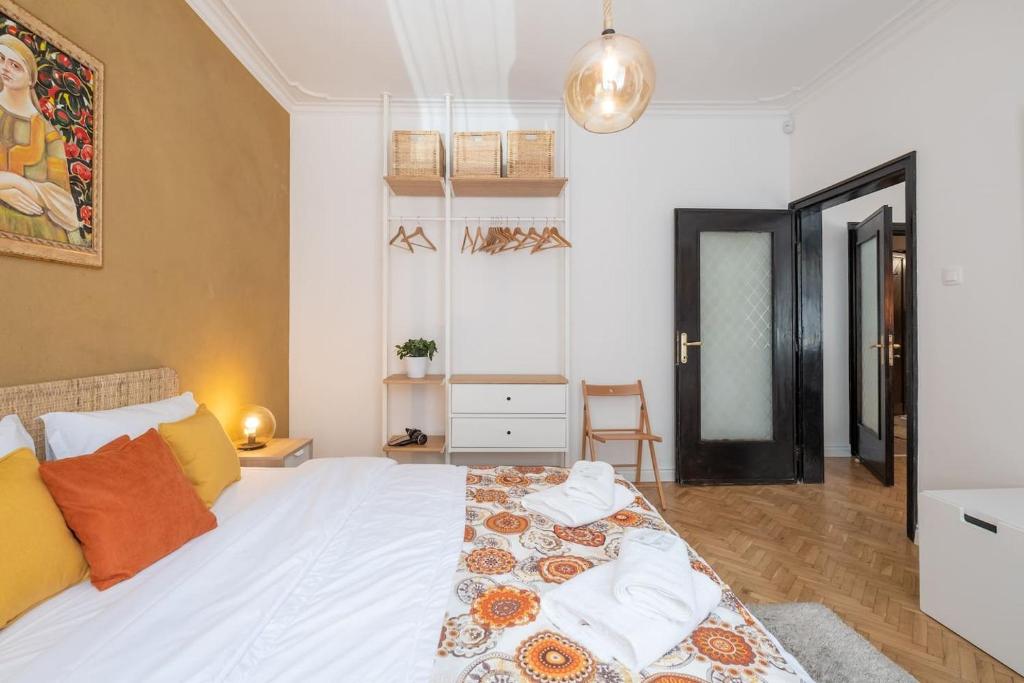 Sophisticated Gem with Private parking — photo 1