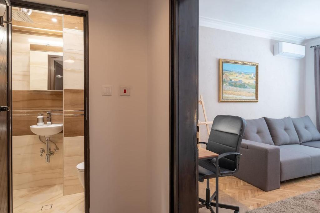 Sophisticated Gem with Private parking photo 3