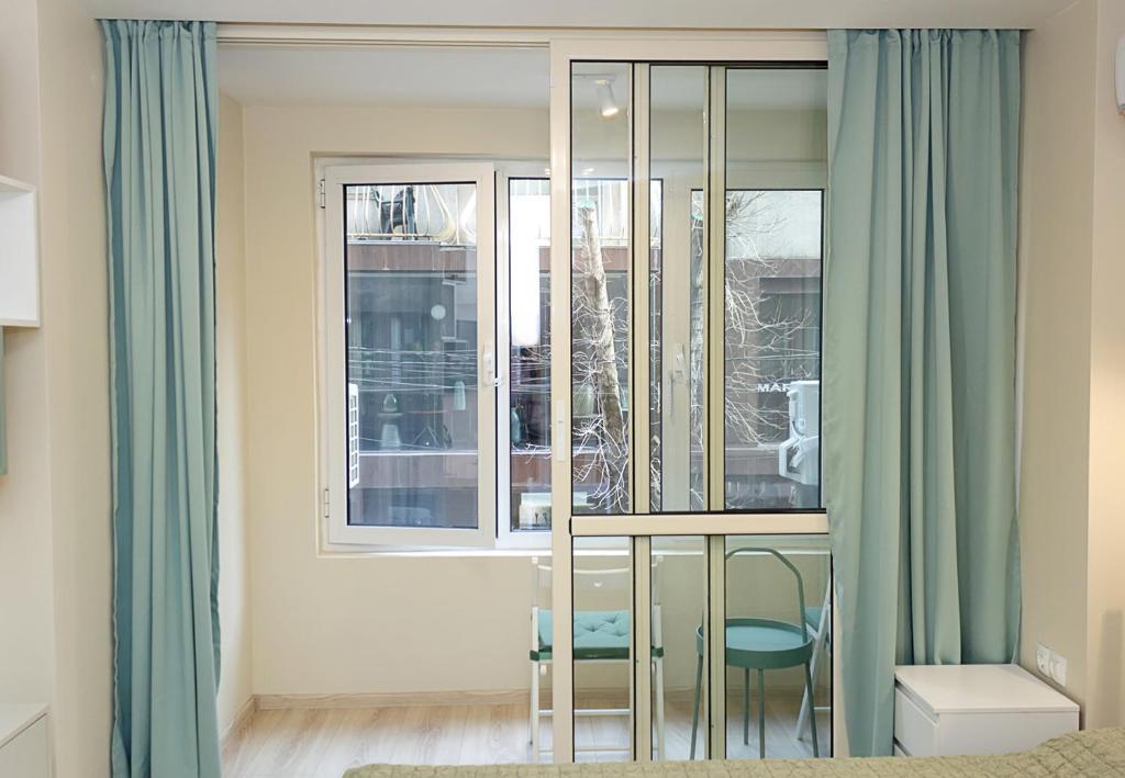 The Blue Apartment - 1BD with a Cozy Balcony by Flat Mаnager photo 3