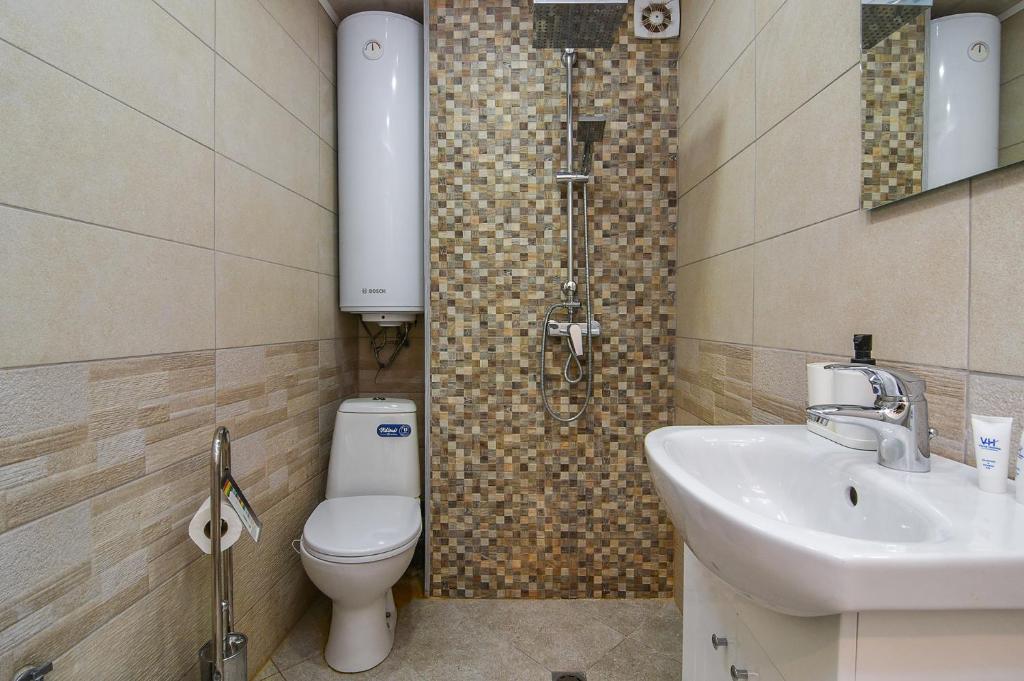 Budget studio in Varna center unde roof photo 3