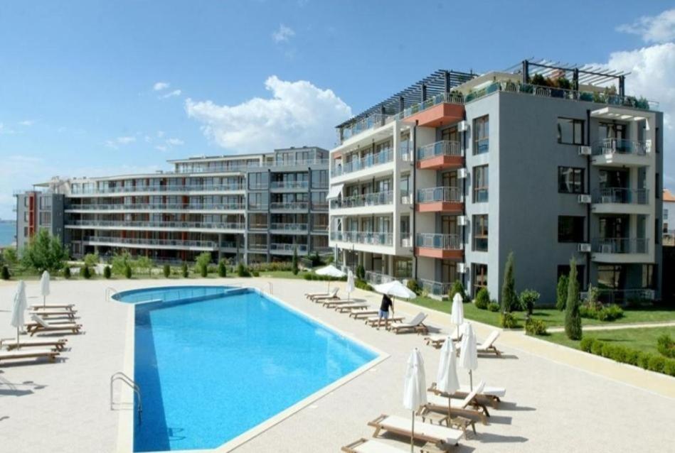 Sun Wave Sea and Pool View — photo 1