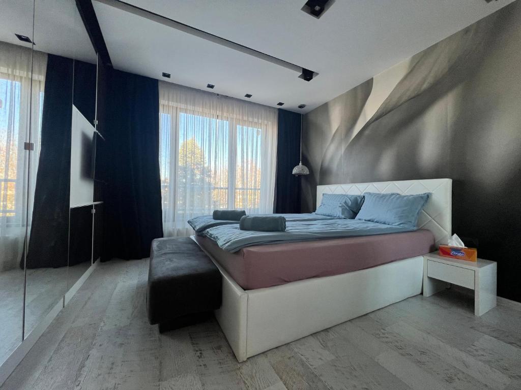 The Mirror Apartment — photo 1