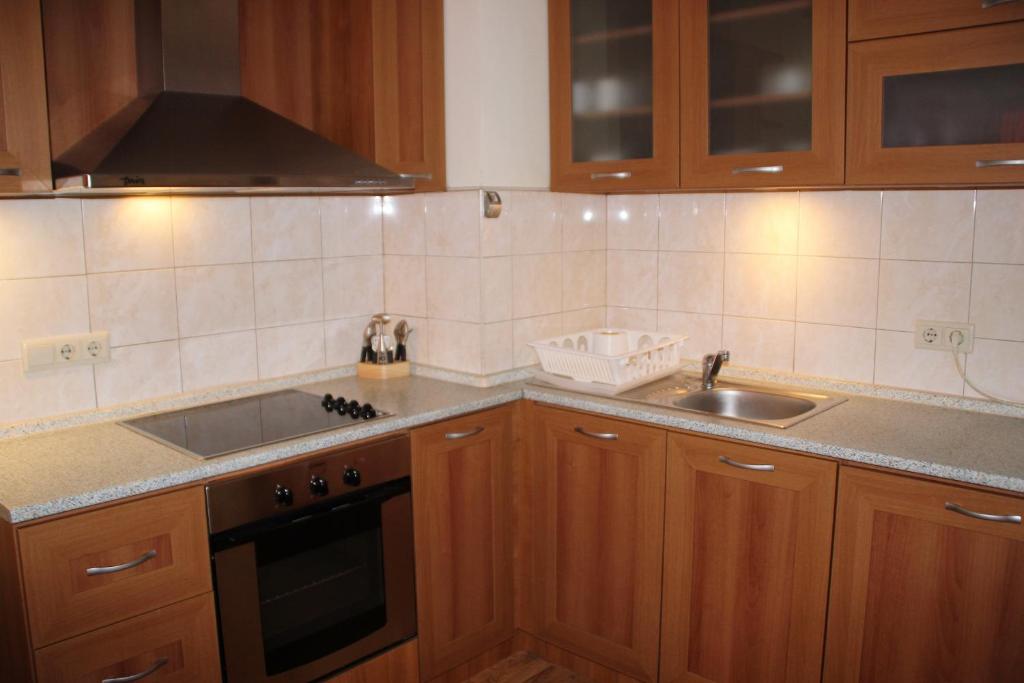 Prime location one bed apartment with hydro bath in Royal Plaza photo 3