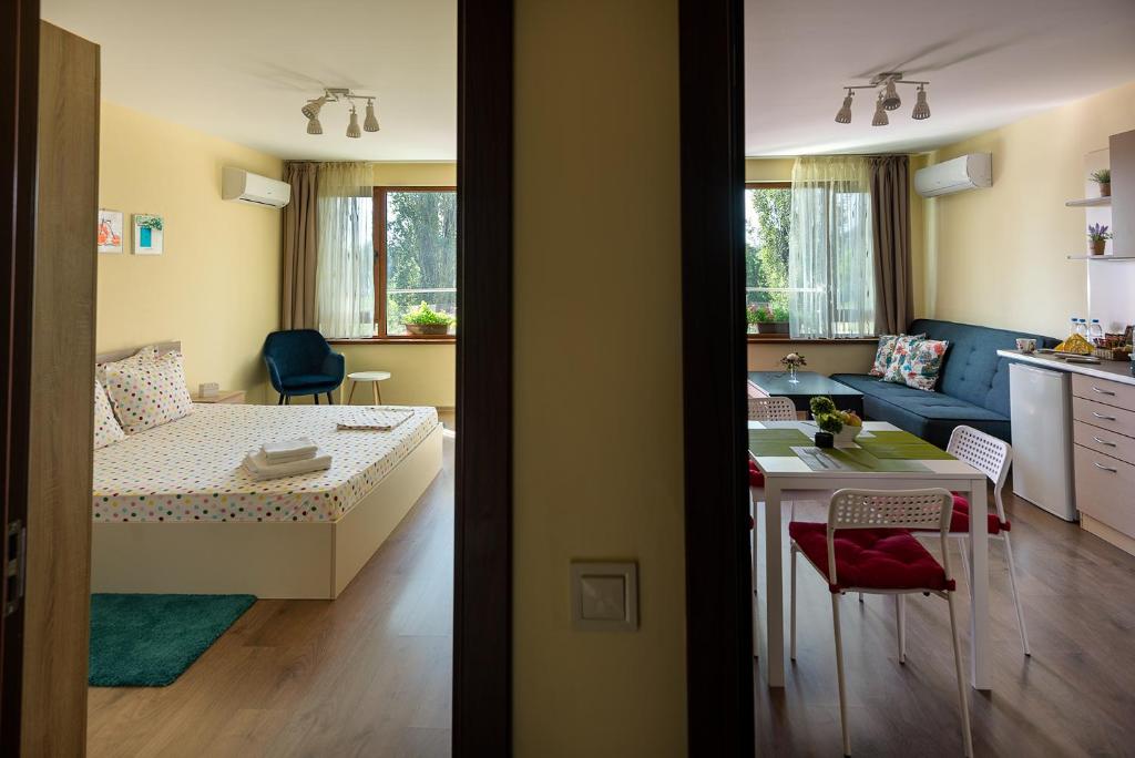 RIVERSIDE APARTMENTS PLOVDIV with free parking photo 2