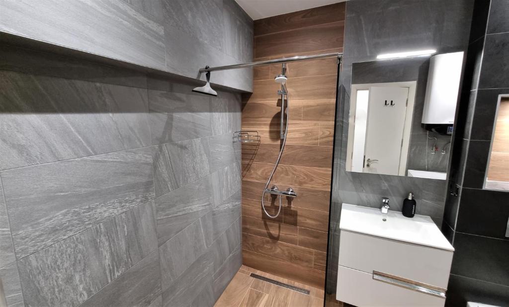 Luxury Quiet Apartment in the City Center photo 3