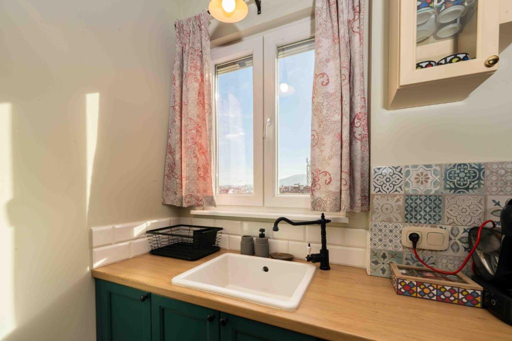 Heart of the City Center Lux Apartment with View photo 3