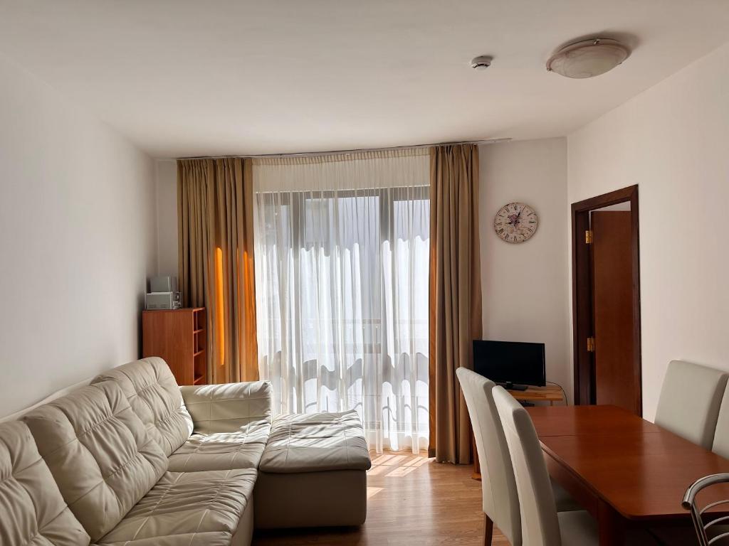 Sunny two bedroom apartment 12 in Tulip — photo 1