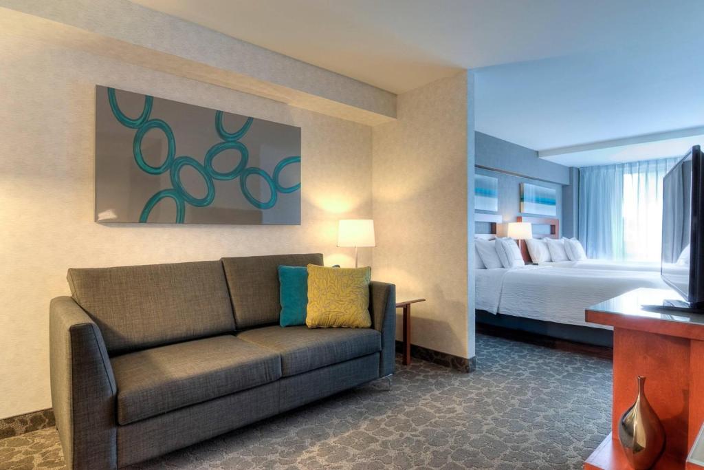 AC Hotel by Marriott Old Montreal photo 2