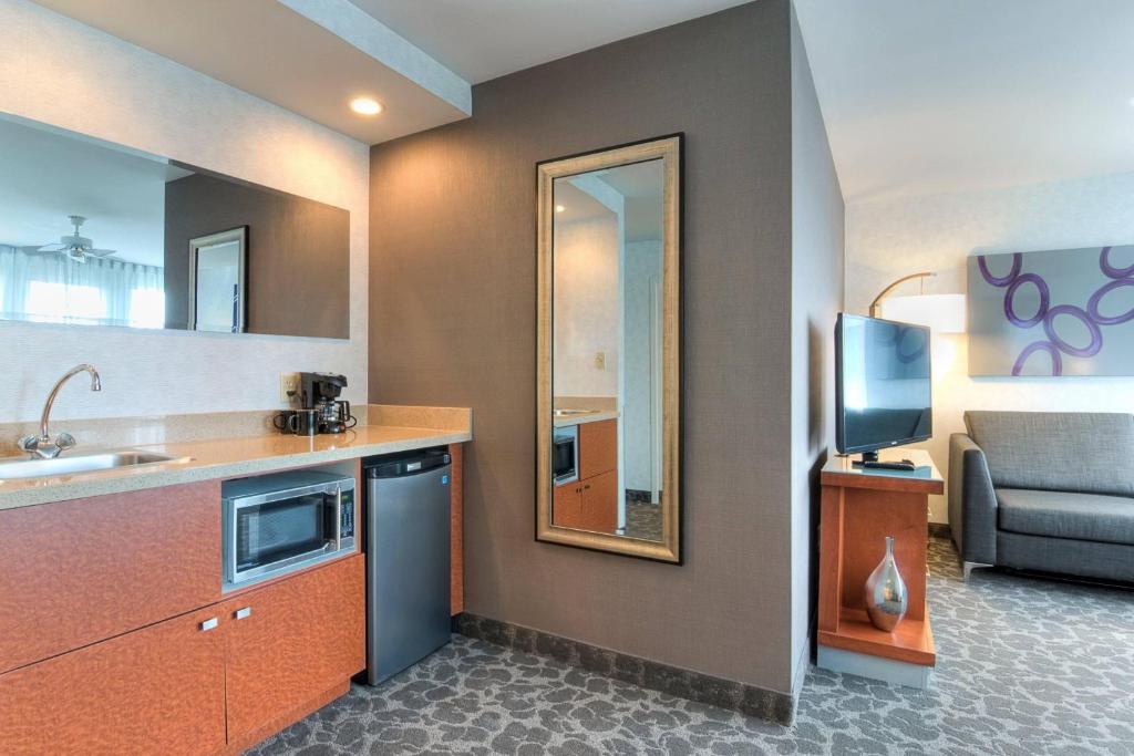 AC Hotel by Marriott Old Montreal photo 3