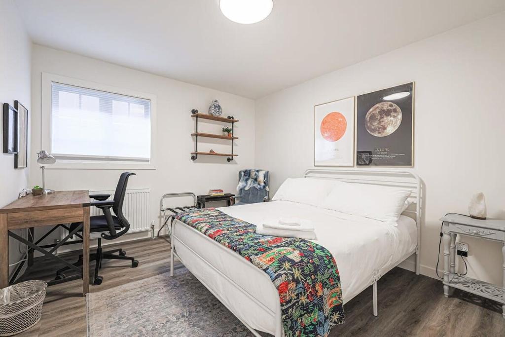 Downtown Oasis-2BR-Spa Bath-Pet Friendly photo 2