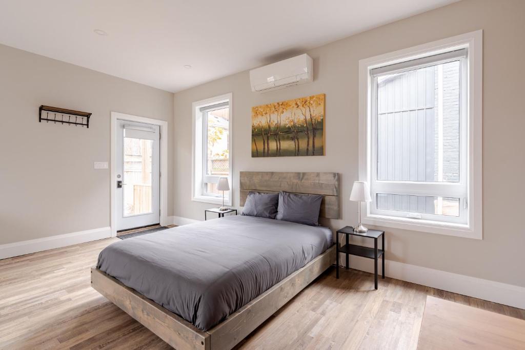 ENTIRE BACHELOR UNIT EN-SUITE ACROSS FROM GOOGLE - br3 photo 2