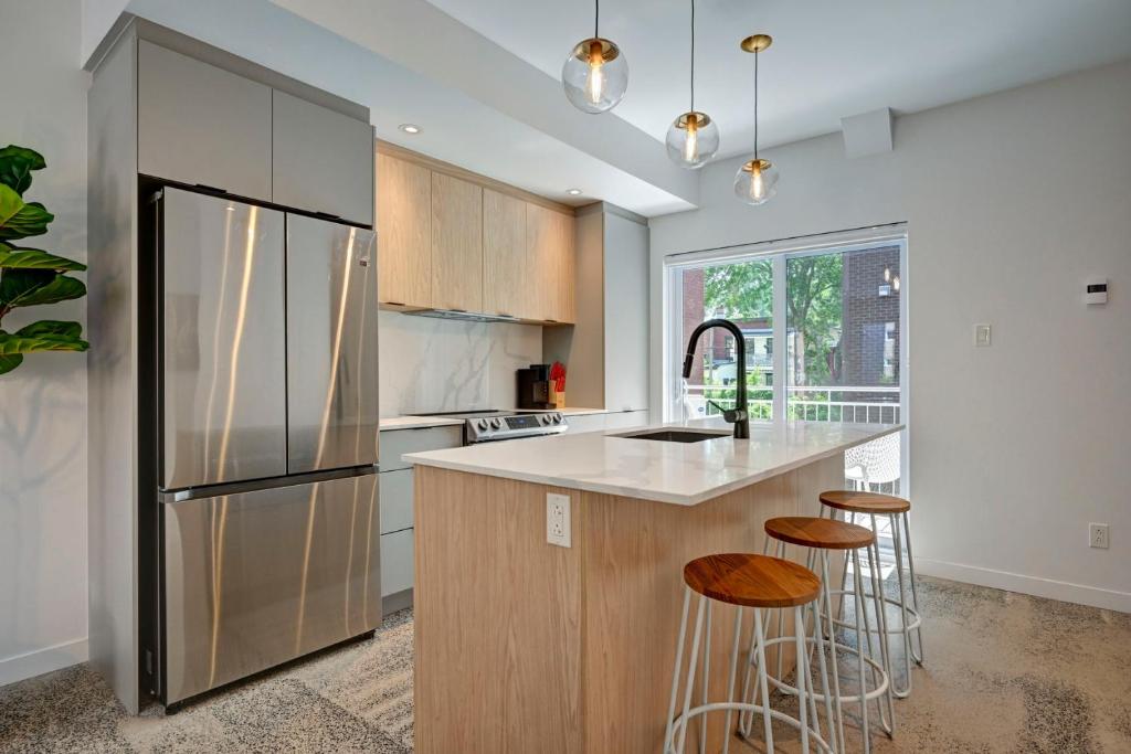 Amazing 1Bedroom Great Location presented by TripMontreal photo 2