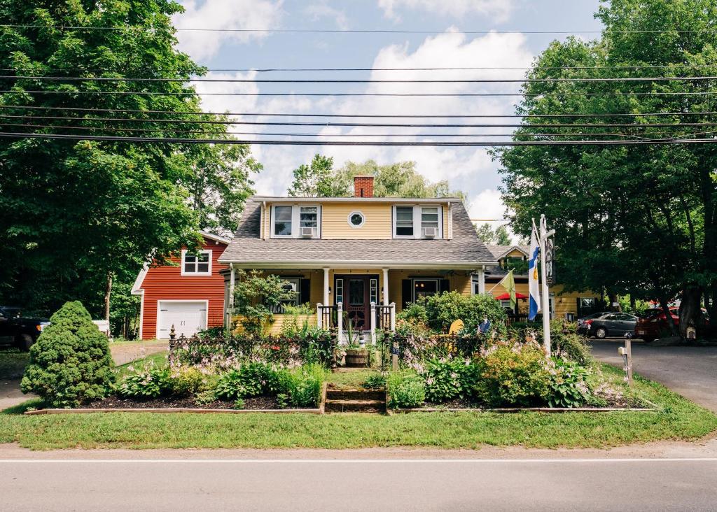 Farmhouse Inn B&B — photo 1