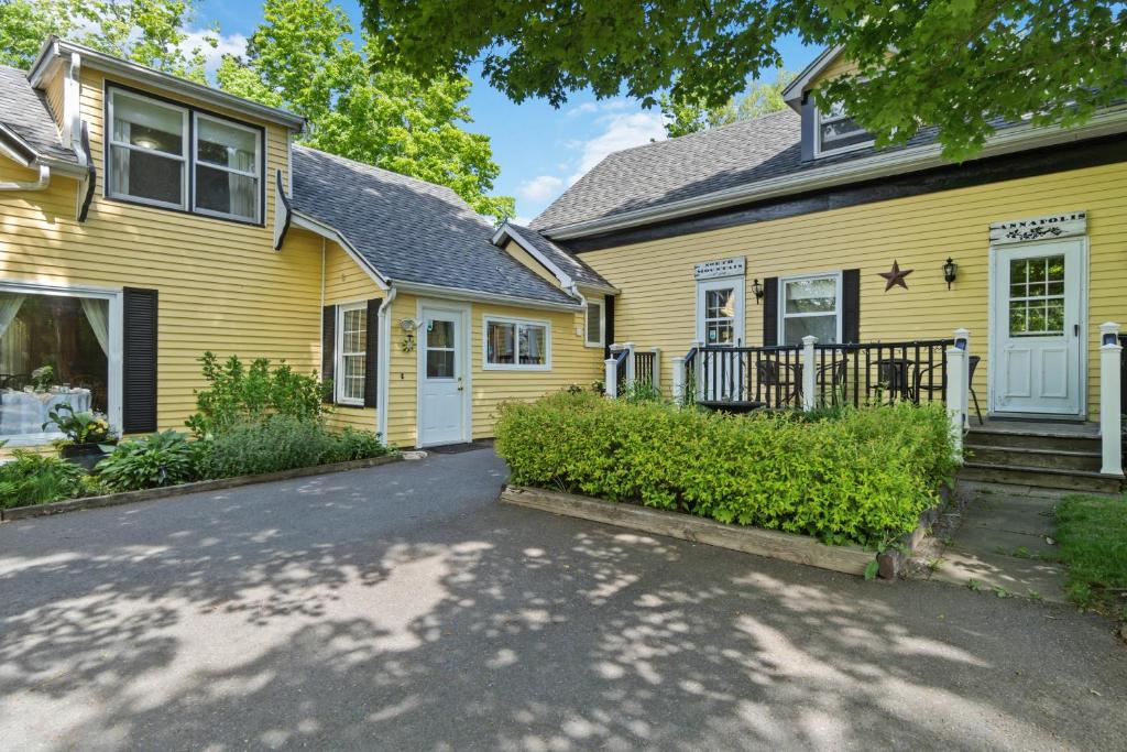 Farmhouse Inn B&B photo 2