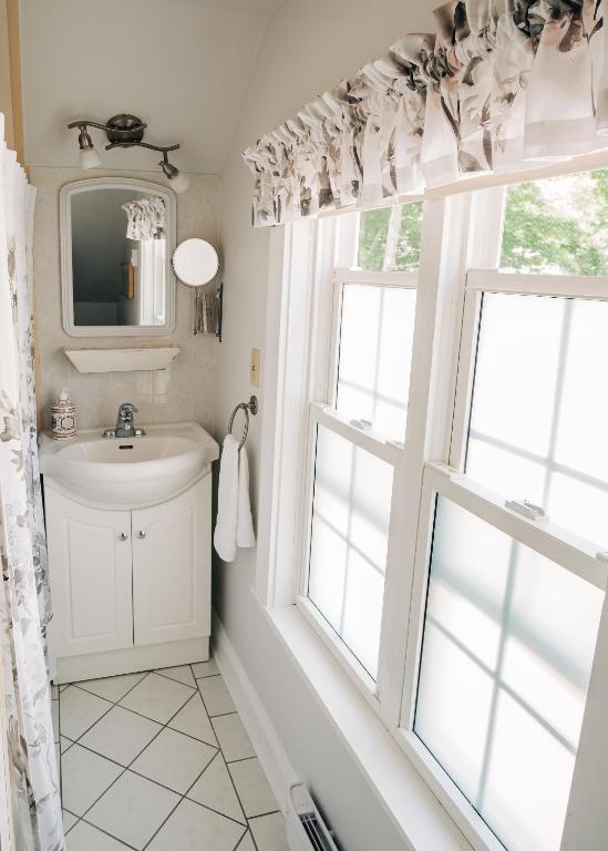Farmhouse Inn B&B photo 3