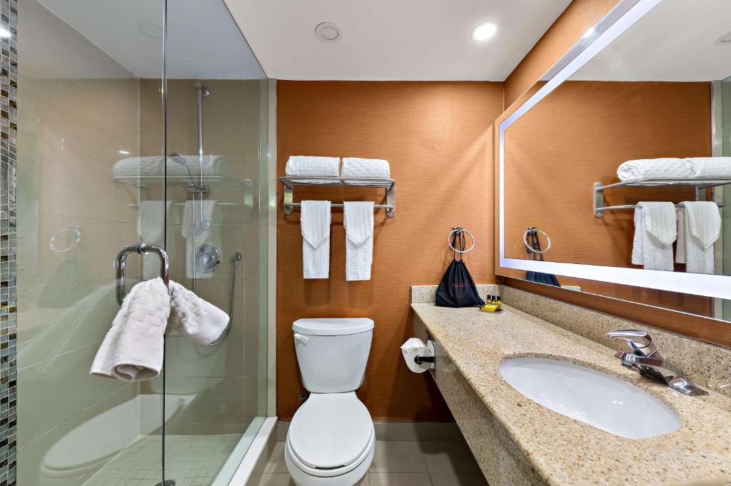 Best Western Plus Toronto North York Hotel & Suites photo 3