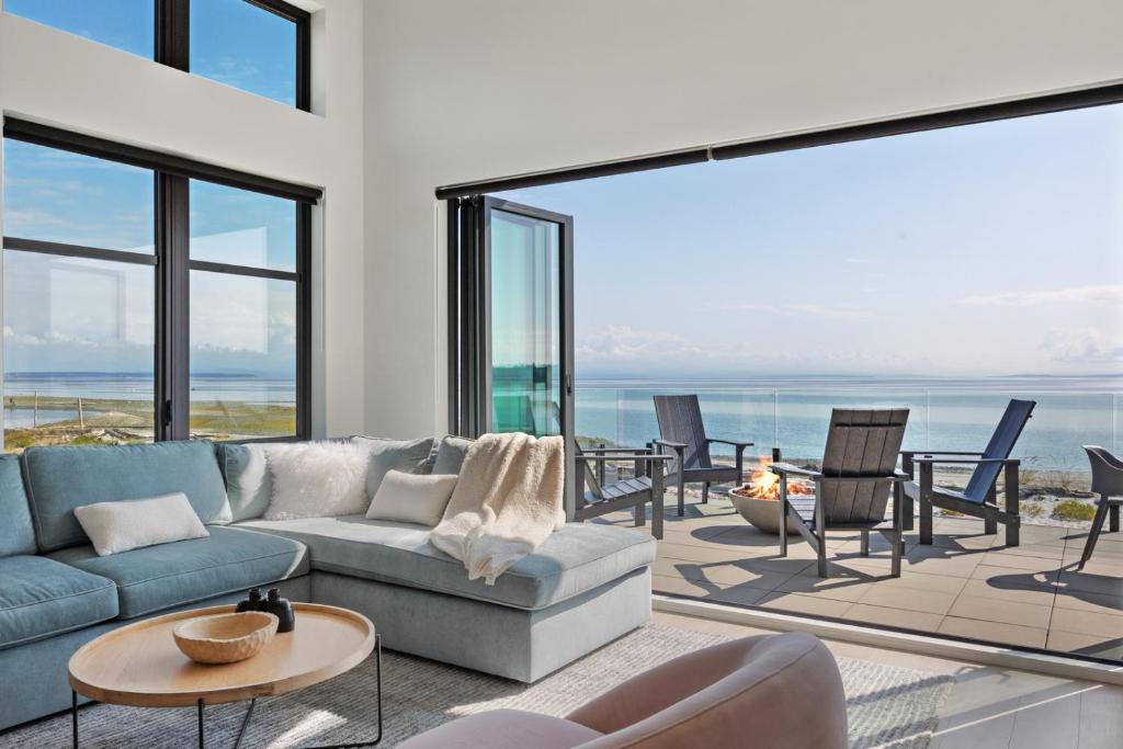 Beachfront Luxury Suite #18 at THE BEACH HOUSE — photo 1