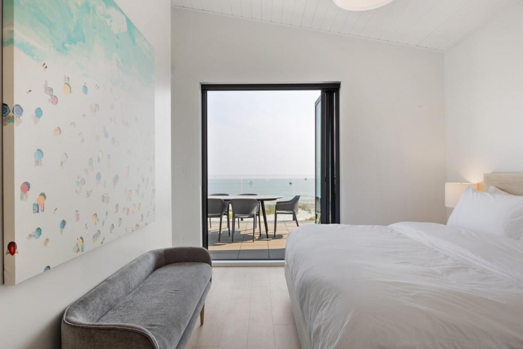 Beachfront Luxury Suite #18 at THE BEACH HOUSE photo 2
