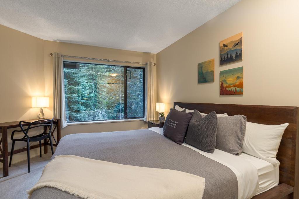 3BR in Foxglove photo 2