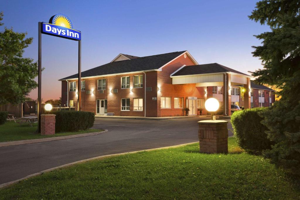 Days Inn by Wyndham Stouffville — photo 1