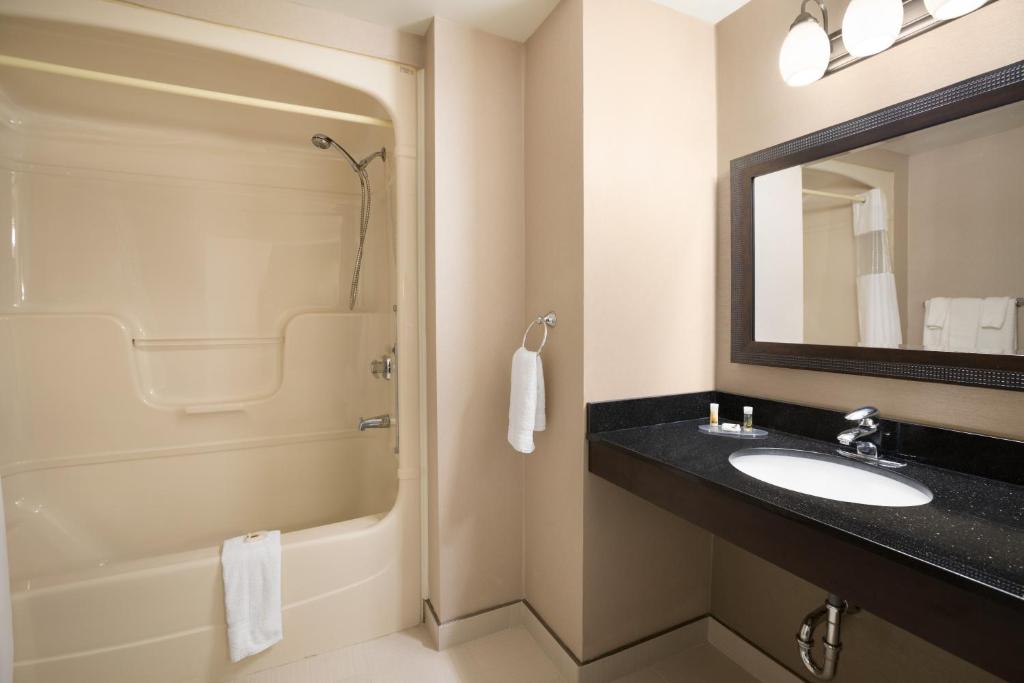 Days Inn by Wyndham Stouffville photo 3
