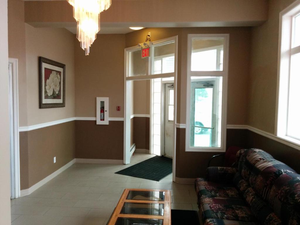 Bonnyville Hotel — photo 1