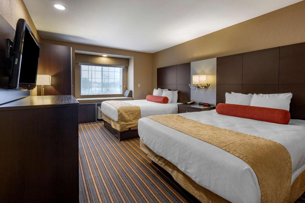 Best Western Plus Woodstock Inn & Suites photo 2