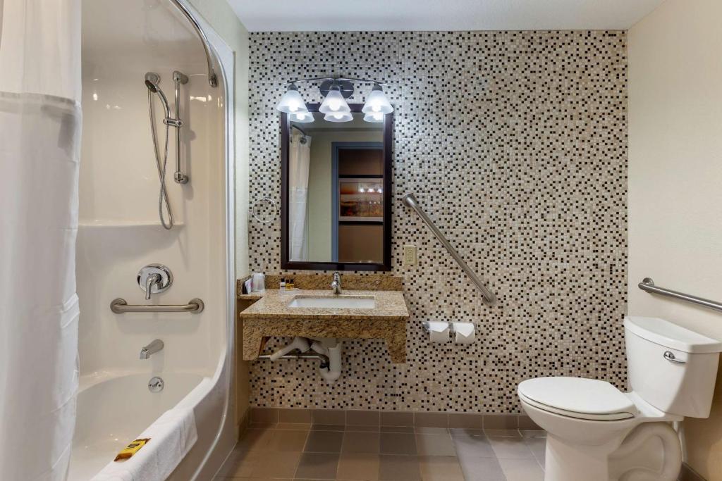 Best Western Plus Woodstock Inn & Suites photo 3