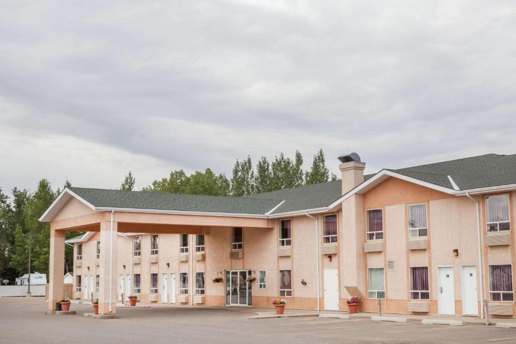 Days Inn by Wyndham Taber — photo 1