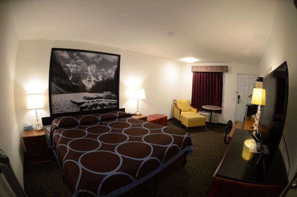 Days Inn by Wyndham Taber photo 2