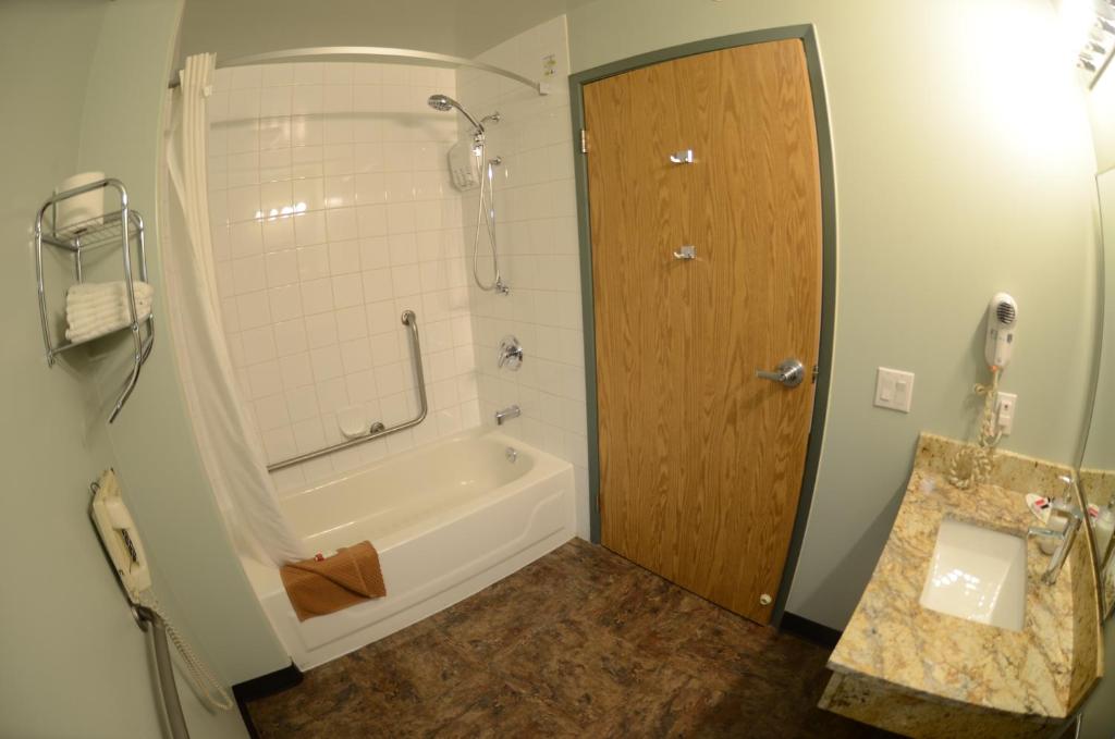 Days Inn by Wyndham Taber photo 3