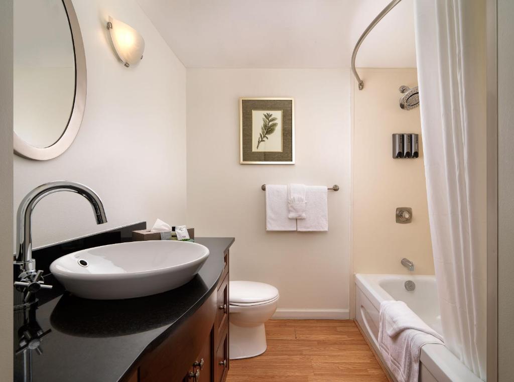 Huntingdon Hotel and Suites photo 3