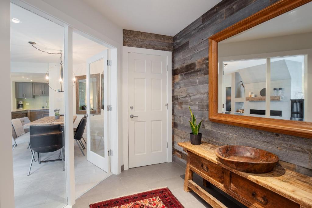 3BR and Den in Gleneagle photo 3