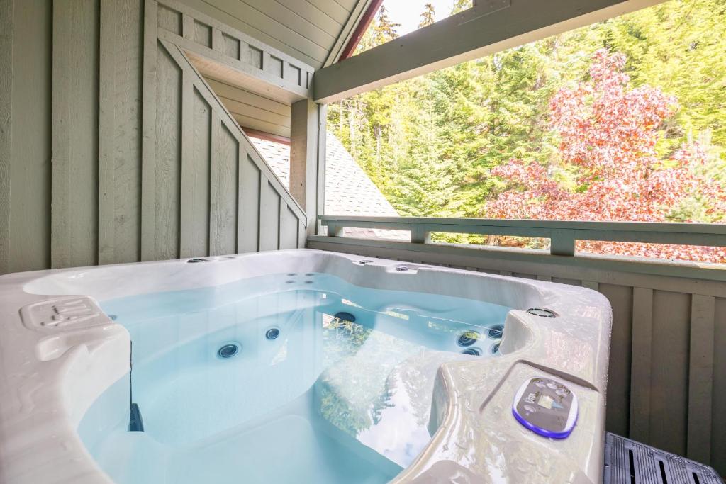 #03 Arrowhead Point photo 3