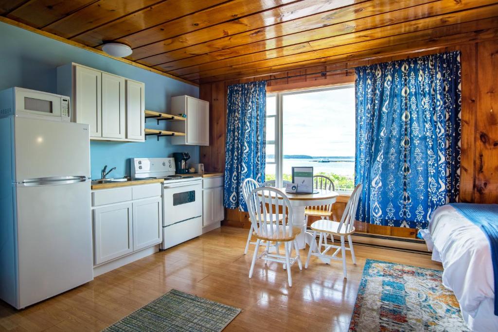 Friars Bay Inn & Cottages photo 3