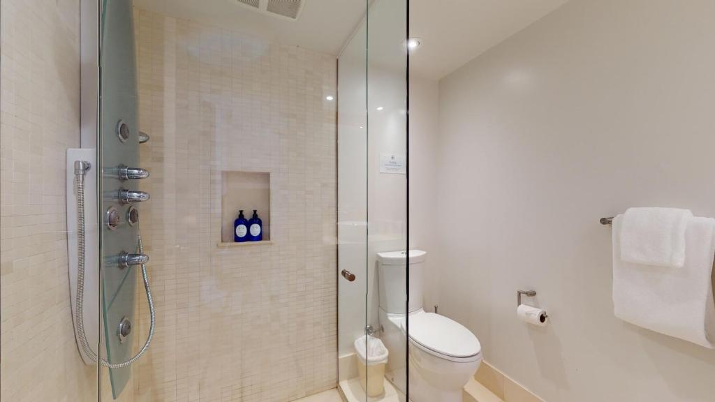 2BR plus Den in The Gables photo 3