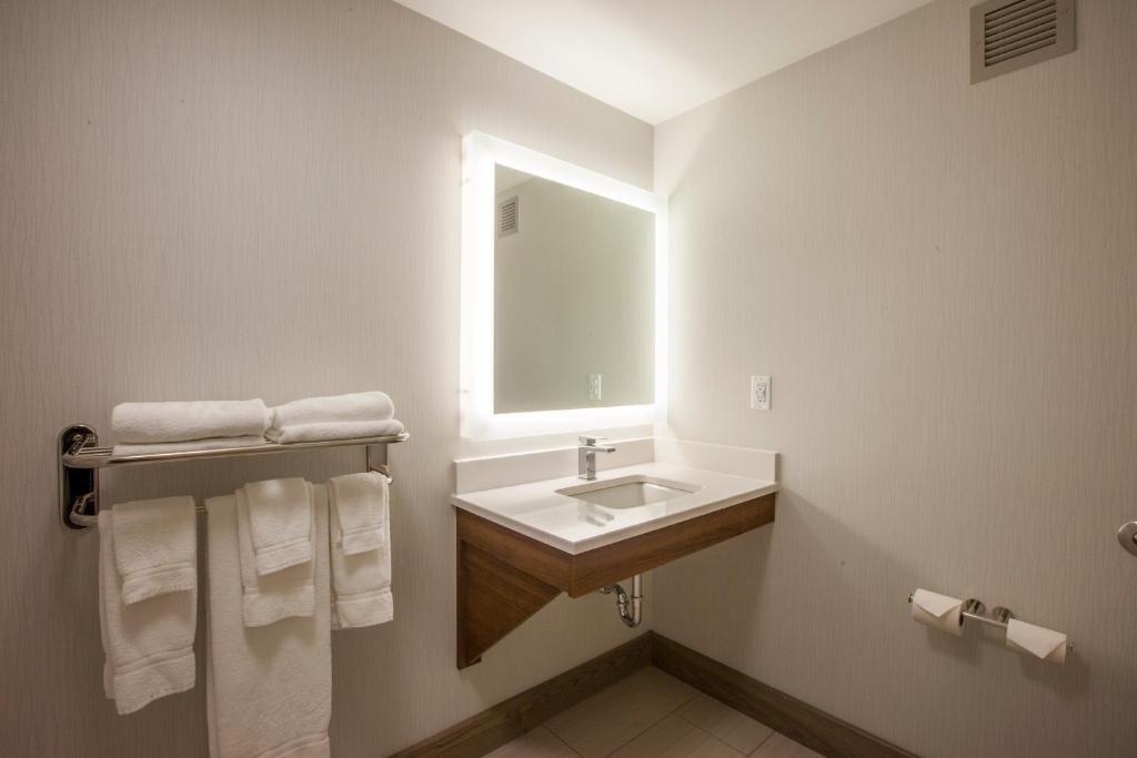 Holiday Inn Express Hotel & Suites Saint John Harbour Side by IHG photo 3