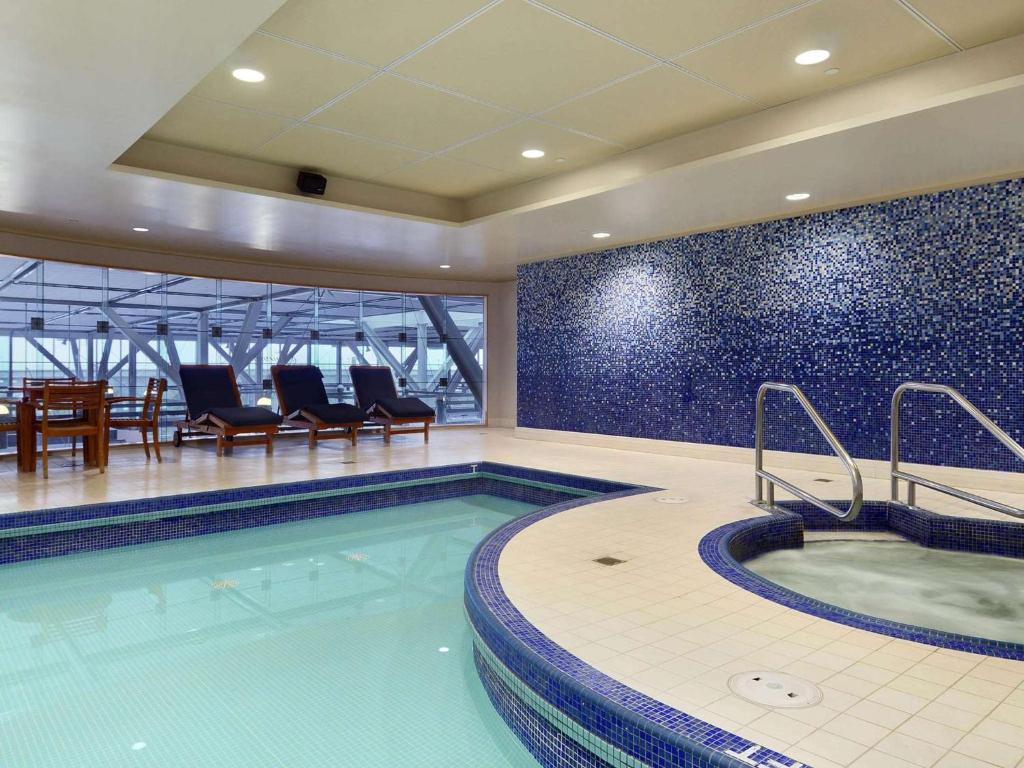Fairmont Vancouver Airport In-Terminal Hotel photo 3