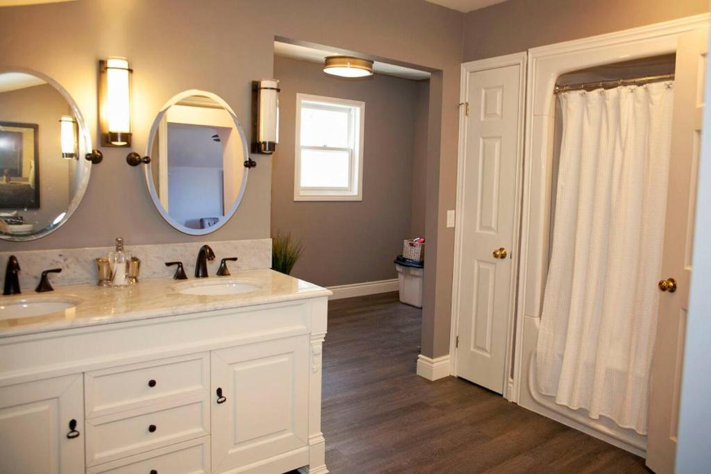 Gwyn Haven - Spacious Charming Century Home in Wellington photo 3