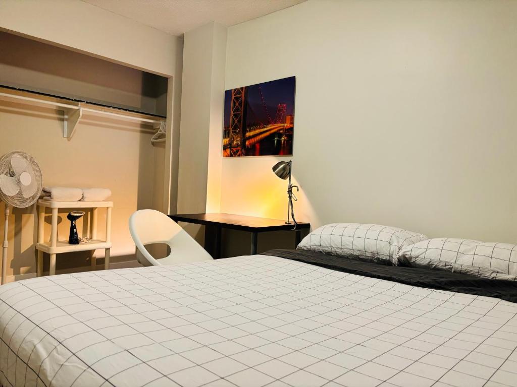 Cozy 1 Bedroom Condo with Parking photo 2