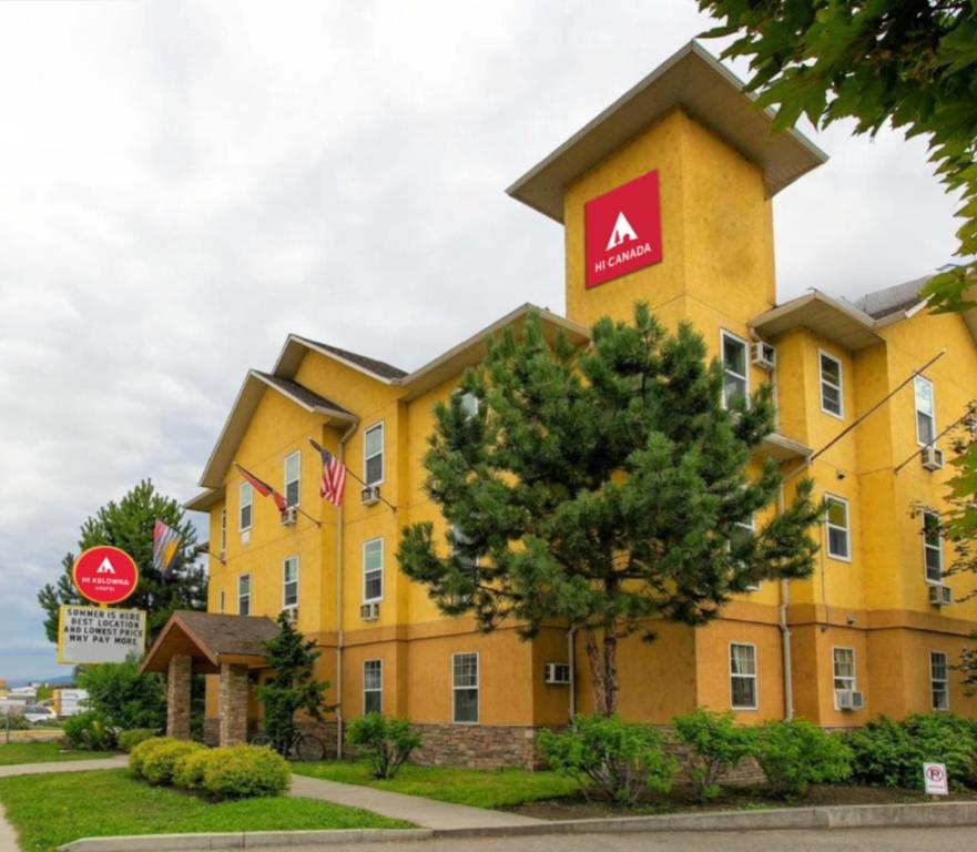 HI Kelowna Hostel — photo 1