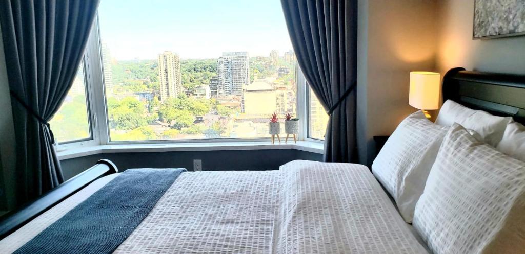 Elegant 2BR & 2BA Retreat in Prime Yorkville photo 2