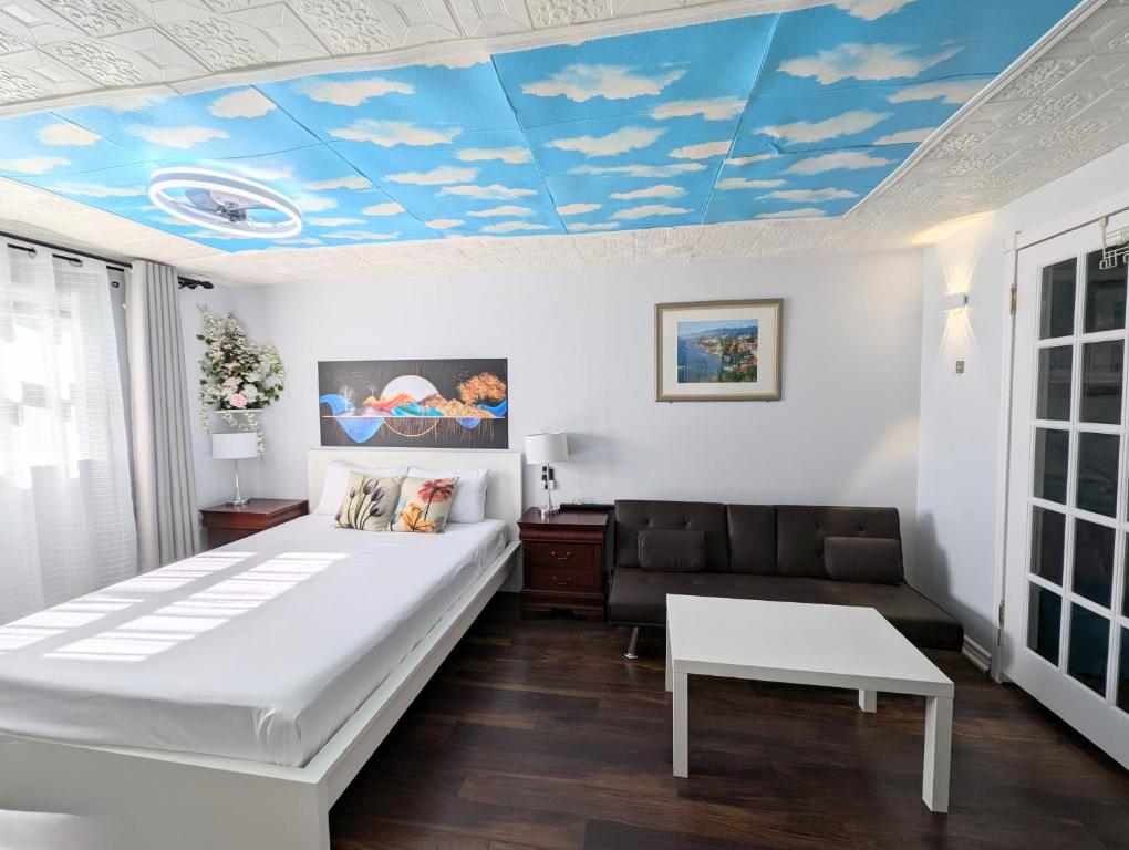 Cozy and Quiet Homestay with Private Bathroom photo 2