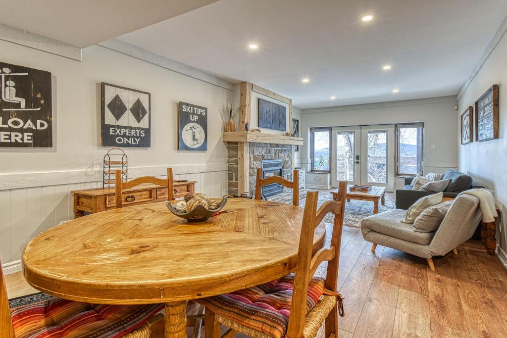 124 Algonquin - Ski In Out Tremblant Mountainside Chalet photo 3