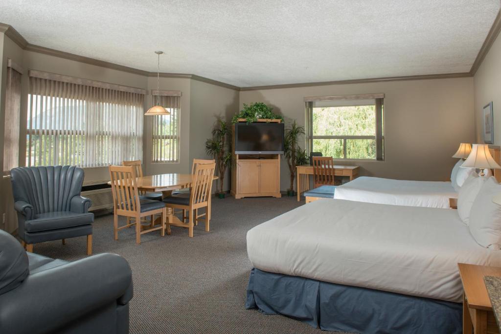 Hilltop Inn - Salmon Arm photo 2