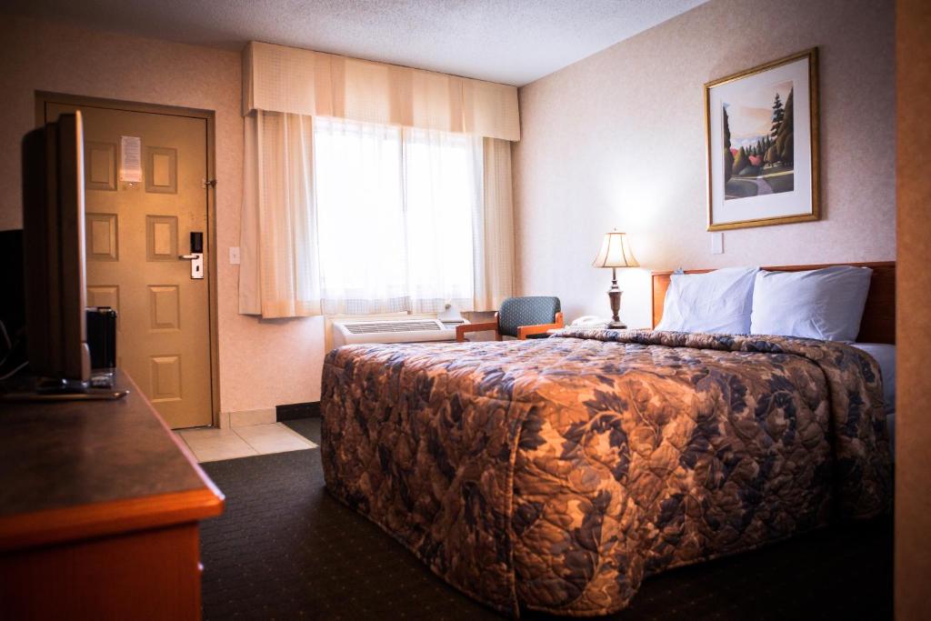 Langley Hwy Hotel — photo 1
