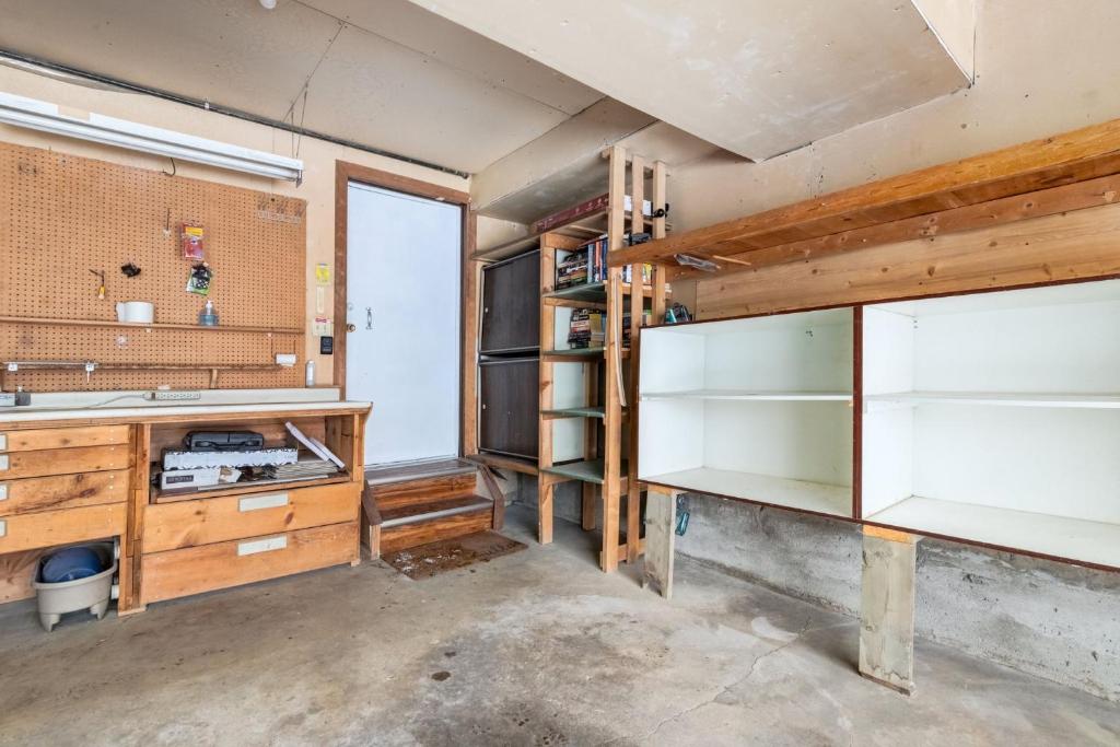 Cozy 2BR Walkout Suite Near YYC Free Parking photo 3